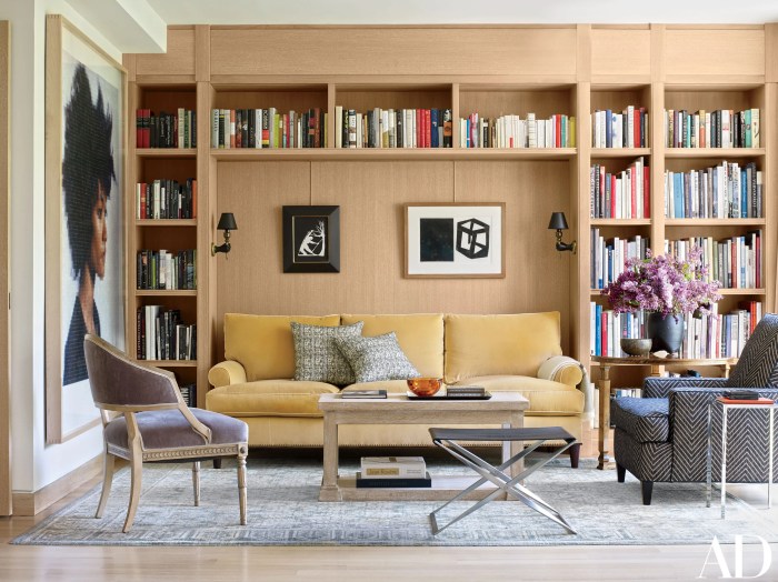 How to decorate bookcases in living room