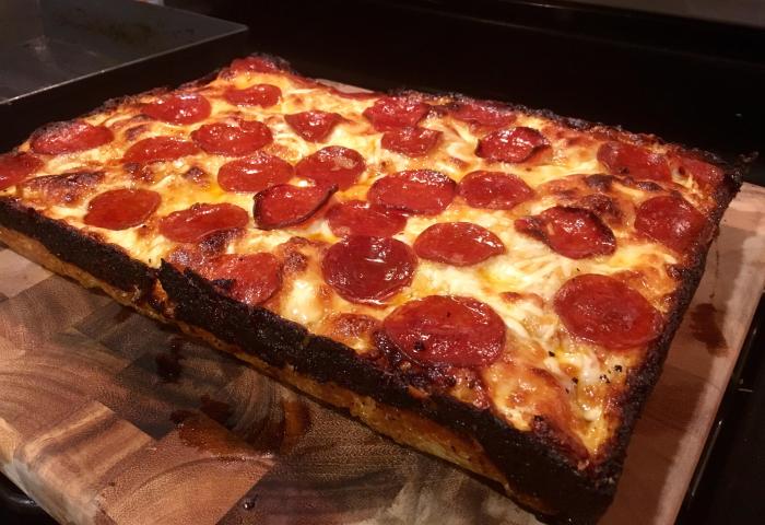 How to cook a detroit style pizza