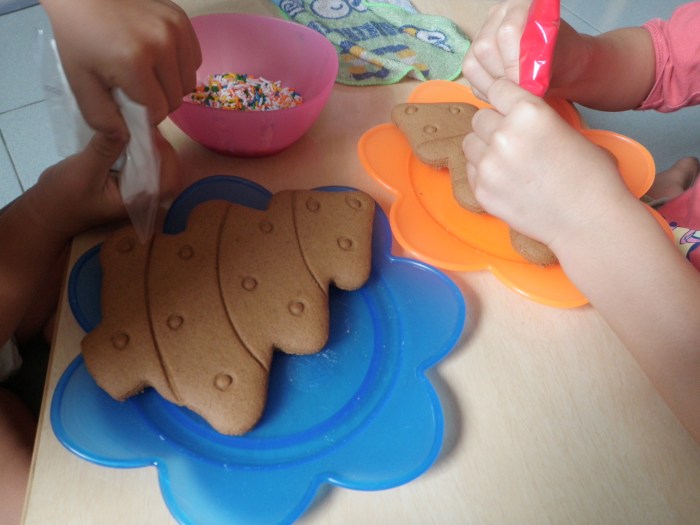 How to start cookie decorating